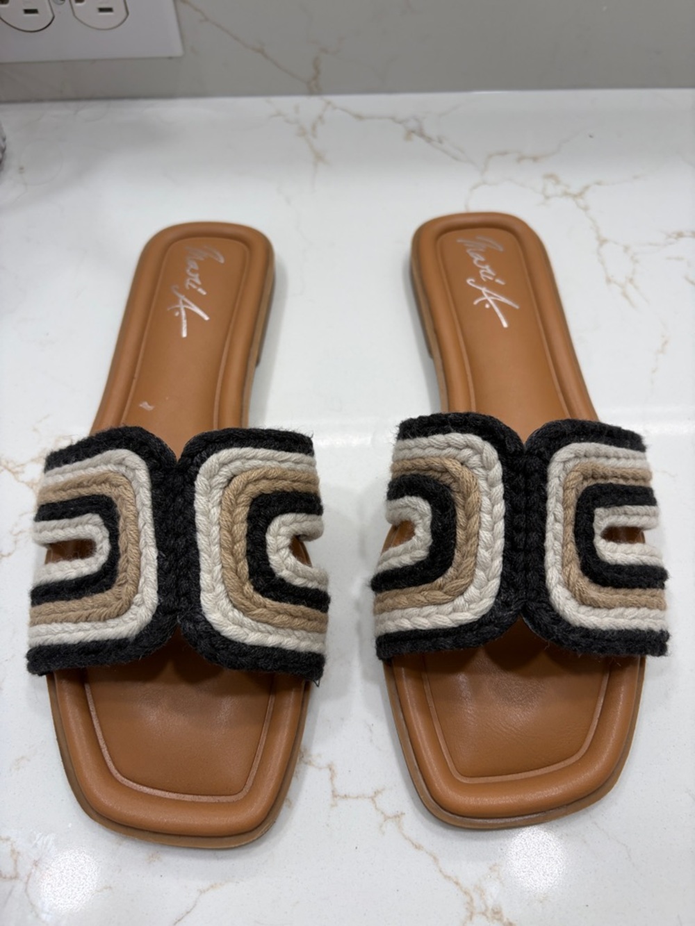 Mari A. Braided Slide sandals in Tan, Black & Cream sz 9